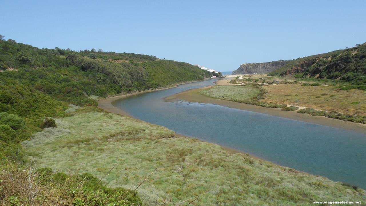 Vale da ribeira de Seixe que divide o Algarve do Alentejo