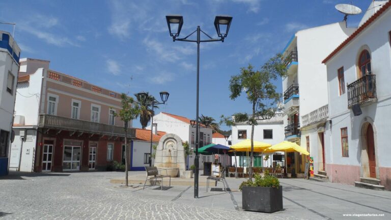 Largo 1º de Maio, Praça central de Odeceixe