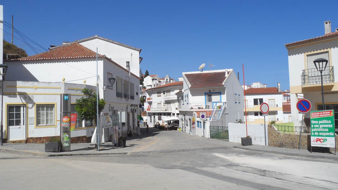 Entrada da Vila de Odeceixe vindo da N120