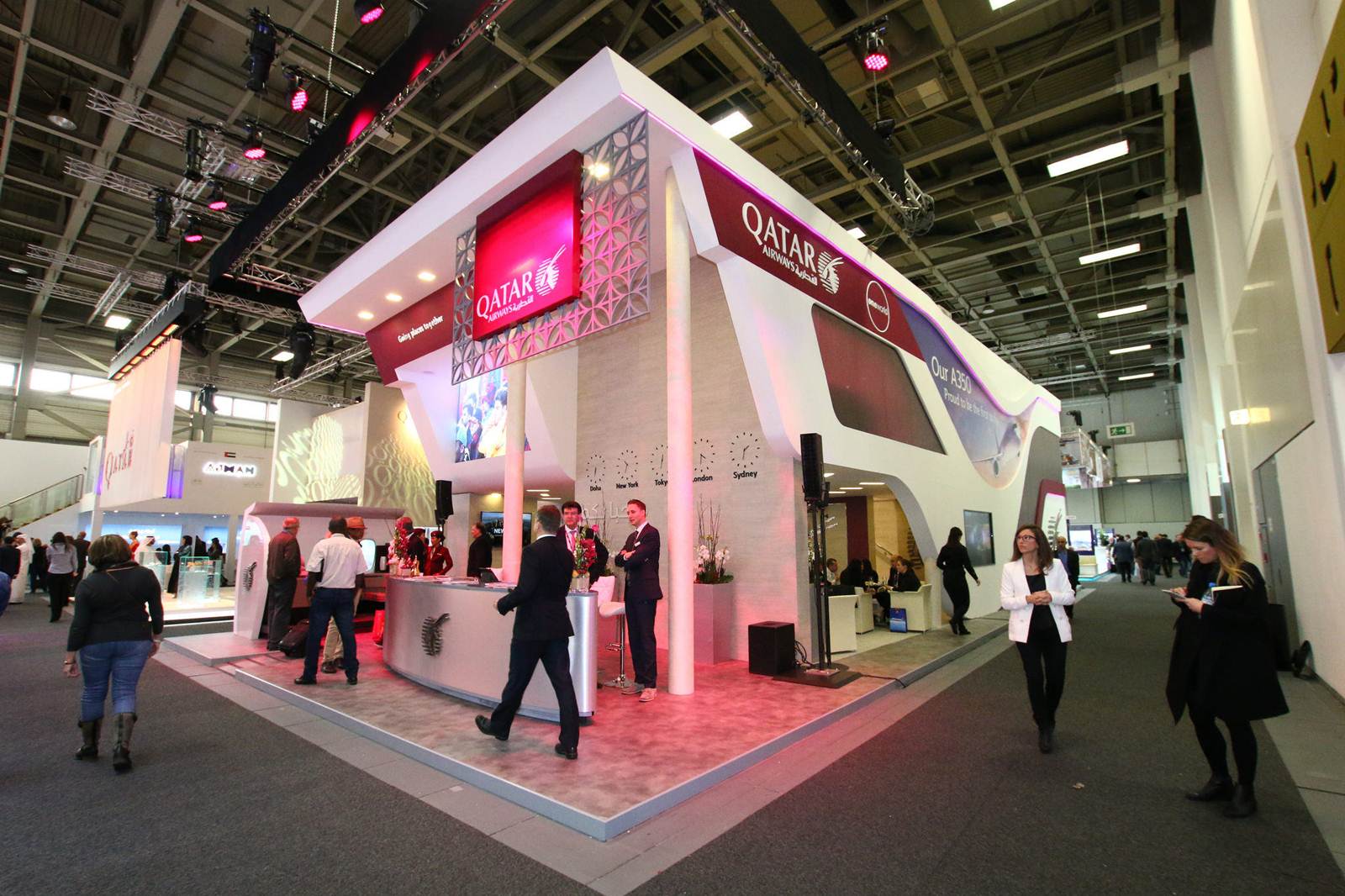 Stand da companhia aérea Qatar Airways na Feira ITB Berlin 2017