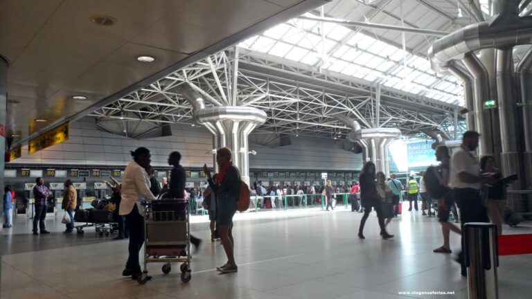 Zona de Check-in nas partidas do aeroporto de Lisboa