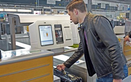Entrega automática de bagagem no aeroporto de Estugarda