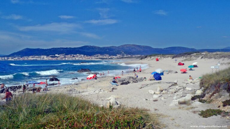 Vista geral sobre a praia Forte do Cão em Gelfa no concelho de Caminha