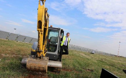 Mick Hickey dá inicio à construção do hangar da Ryanair em Sevilha