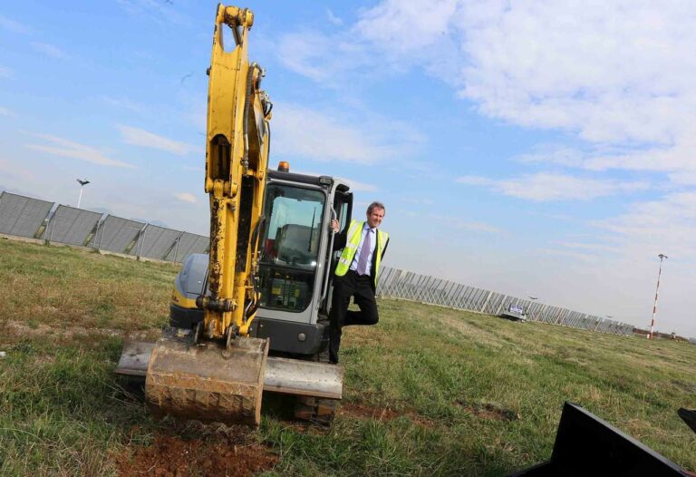 Mick Hickey dá inicio à construção do hangar da Ryanair em Sevilha