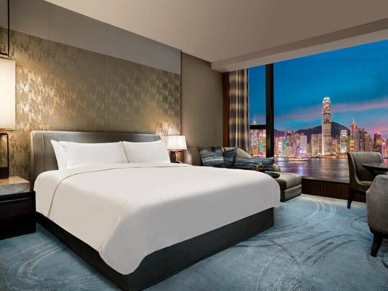 Quarto do Kerry Hotel no Porto Vitoria com vista de Hong Kong