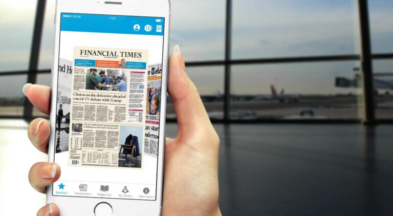App KLM Media num smartphone permite ler 20 jornais a bordo