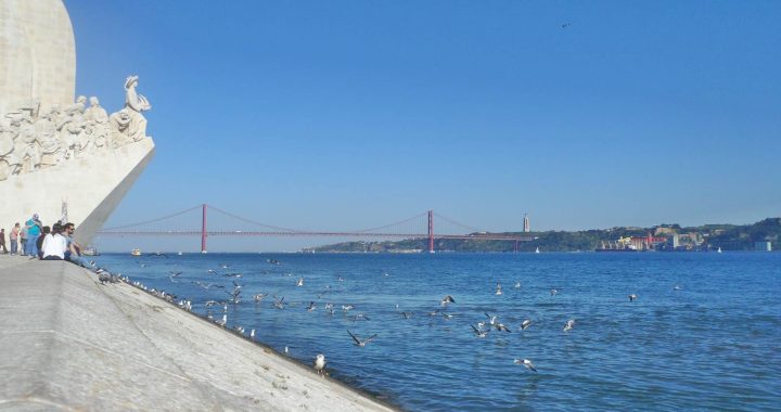 Lisboa com vista sobre o Tejo e Ponte 25 de Abril