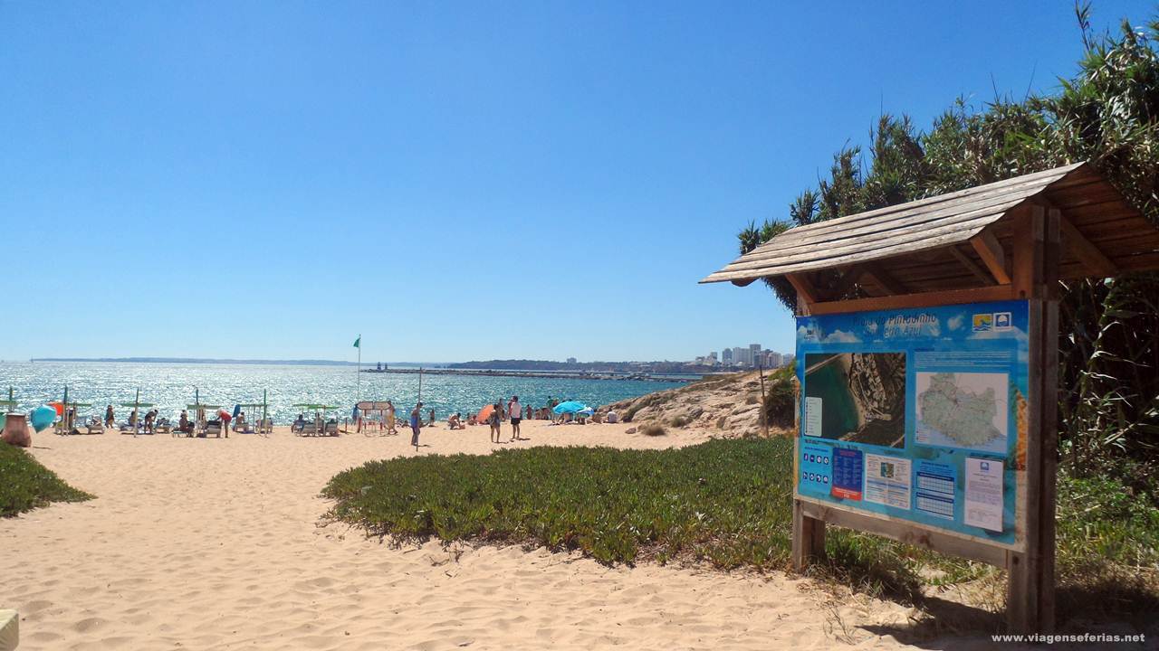Placa de informação à entrada da Praia do Pintadinho no Algarve