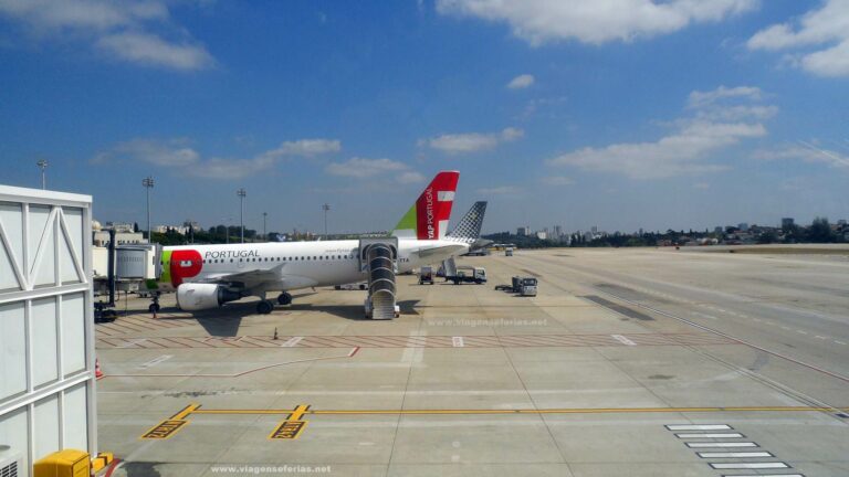 Aeronave da TAP Portugal no aeroporto de Lisboa com ligação a Londres