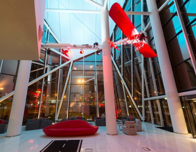 Hall de entrada do melhor hotel da marca Tryp: Tryp Lisboa Aeroporto