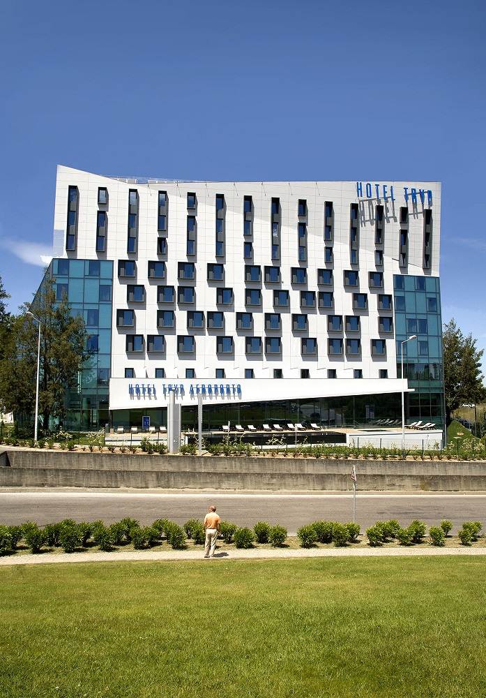 Fachada do edifício do hotel Tryp Lisboa Aeroporto
