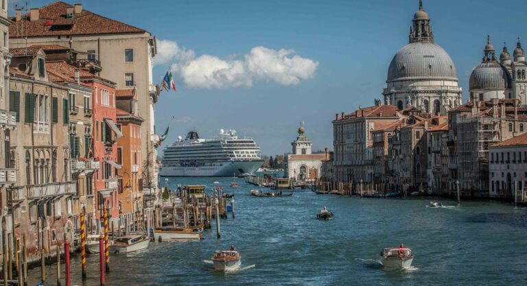Navio de Cruzeiro Viking Star em Veneza (Itália)