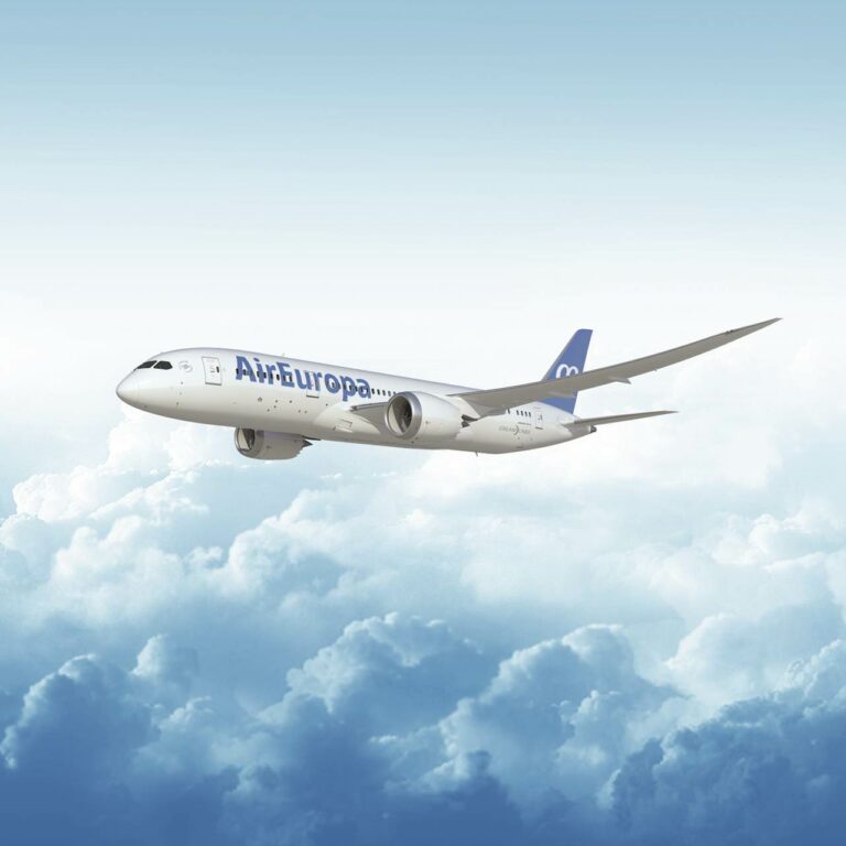Boeing 787-8 Dreamliner da Air Europa que voa para Montevideu