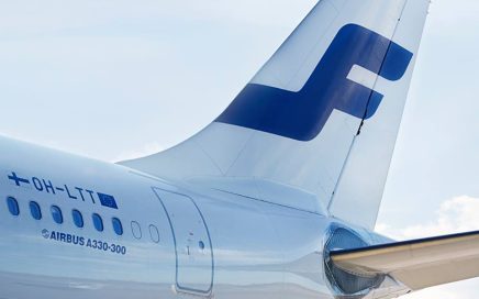 Cauda de um airbus A330 da companhia aérea Finnair