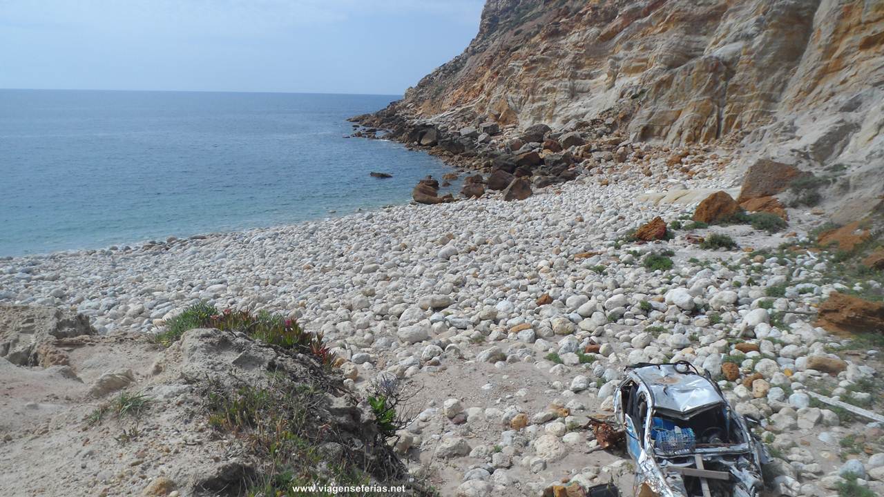 Quase a chegar à praia dos Lagosteiros vindo do caminho terra batida