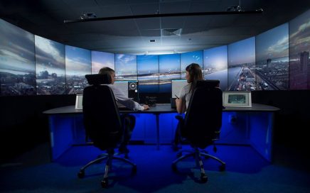 Torre digital de controlo aéreo no aeroporto London City em 2019