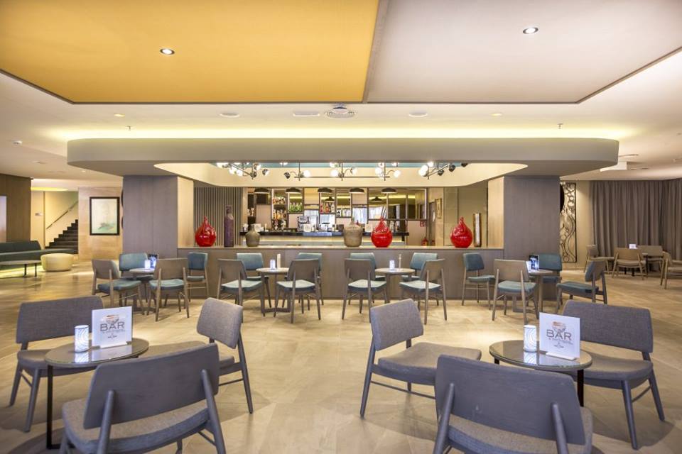 Renovado Bar do Lobby do hotel Riu Festival em Maiorca
