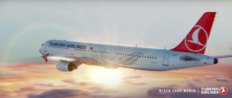 Aeronave da Turkish Airlines em pleno voo