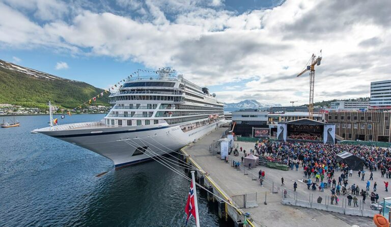 Batismo do navio de cruzeiros Viking Sky em Tromso na Noruega