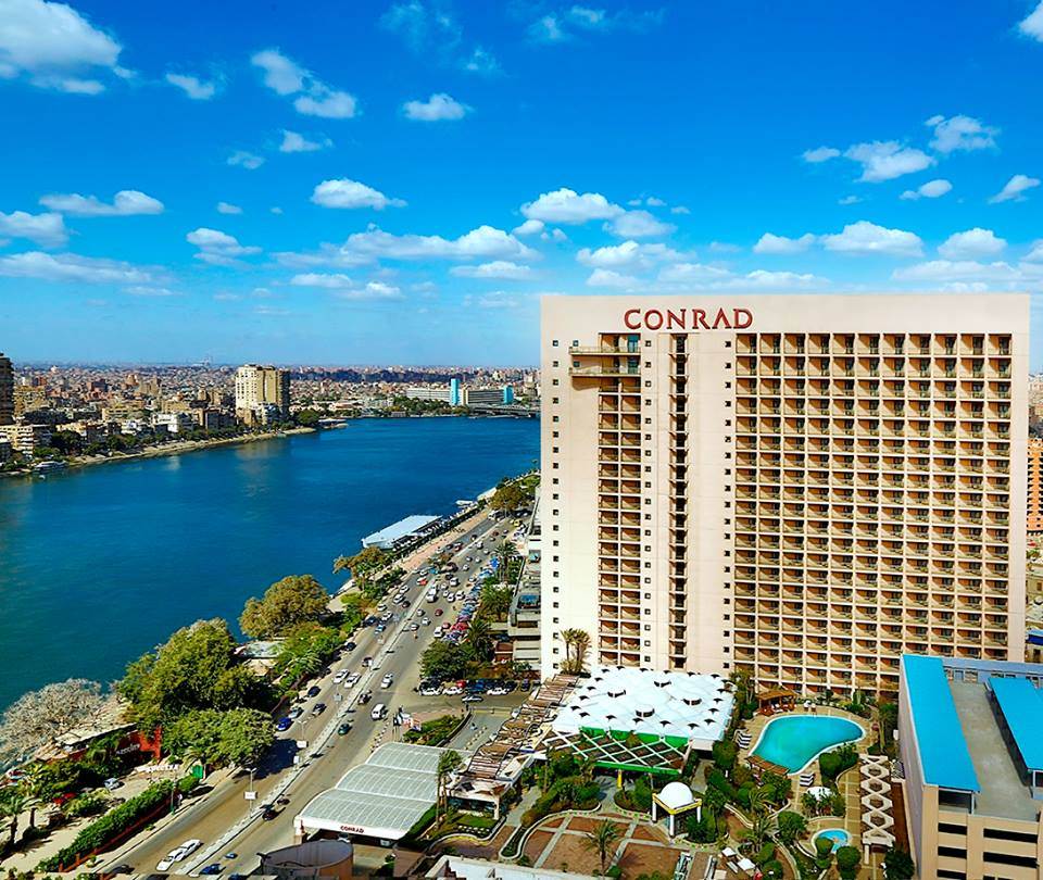 Vista do hotel Conrad Cairo no Egipto sobre o rio Nilo