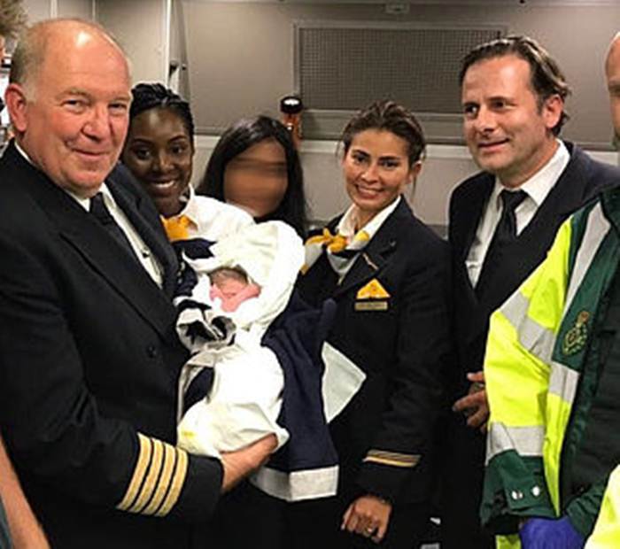 Bebé nasce a bordo do voo Lufthansa LH543