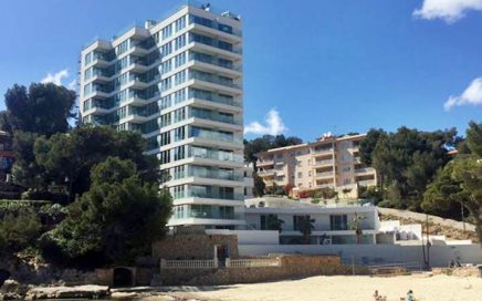 Edifício do hotel IBEROSTAR Grand Hotel Portals Nous na 1ª linha da praia em Maiorca