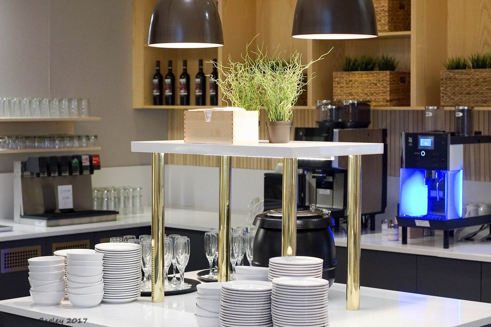 Espaço de comidas no renovado Salão da SAS em Nova Iorque