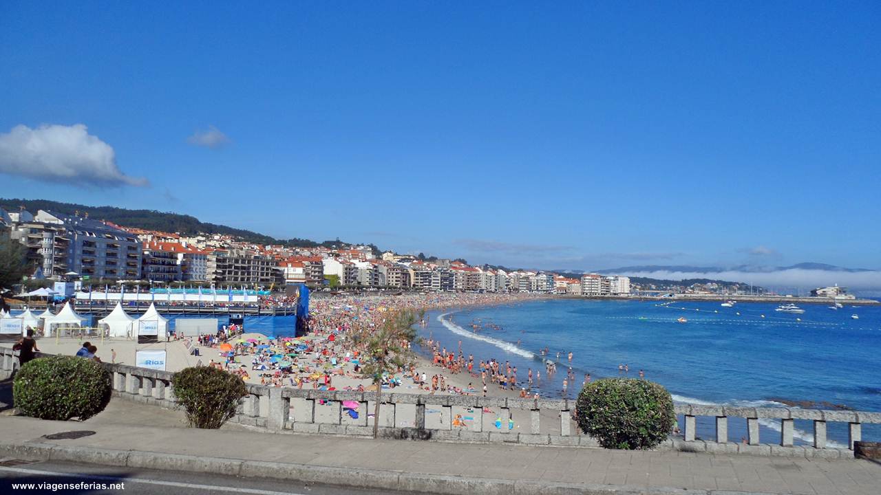 Praia de Silgar (Sanxenxo) em Espanha cheia de turistas