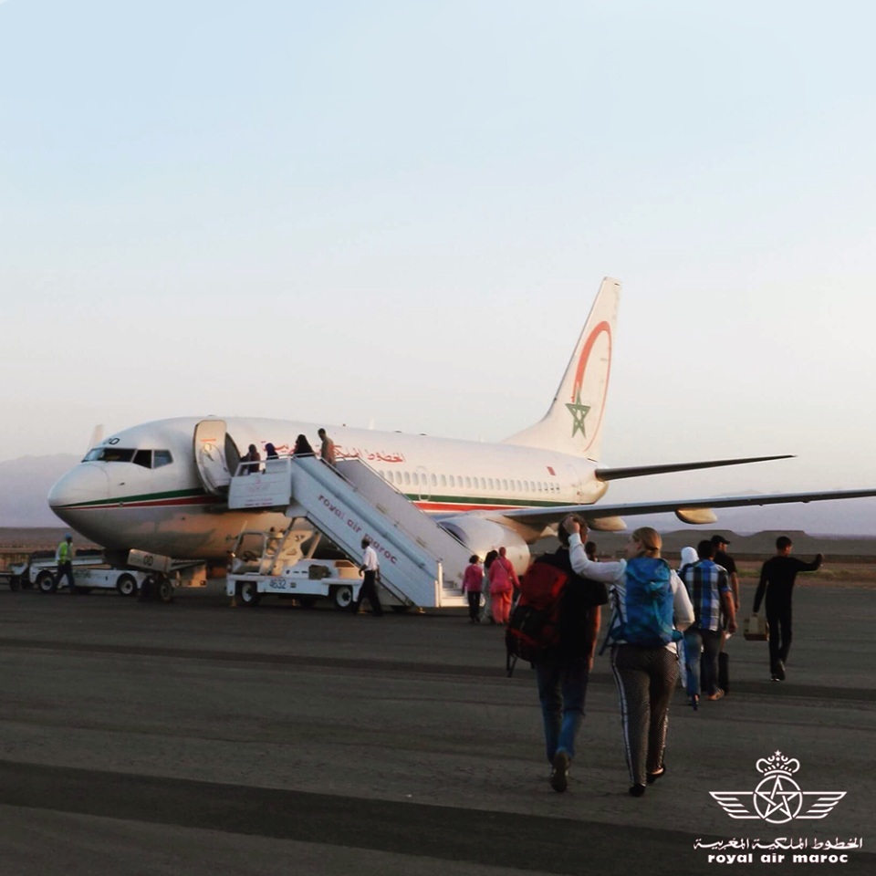 Aeronave da companhia aérea Royal Air Maroc estacionada em pista