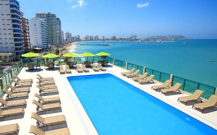 Piscina e vista sobre o mar do hotel Barceló Salinas no Equador