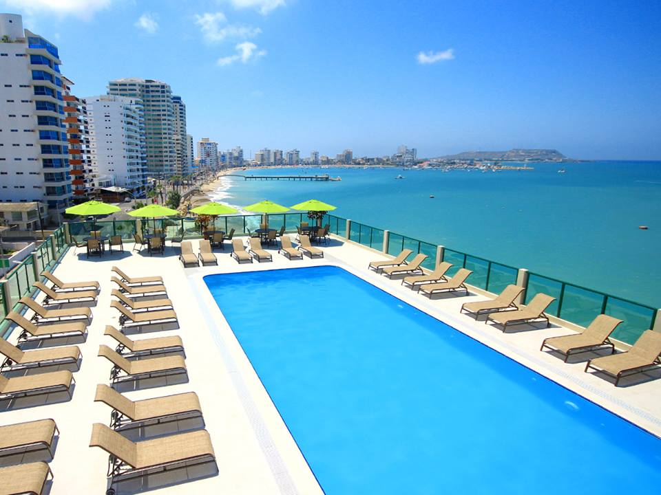 Piscina e vista sobre o mar do hotel Barceló Salinas no Equador