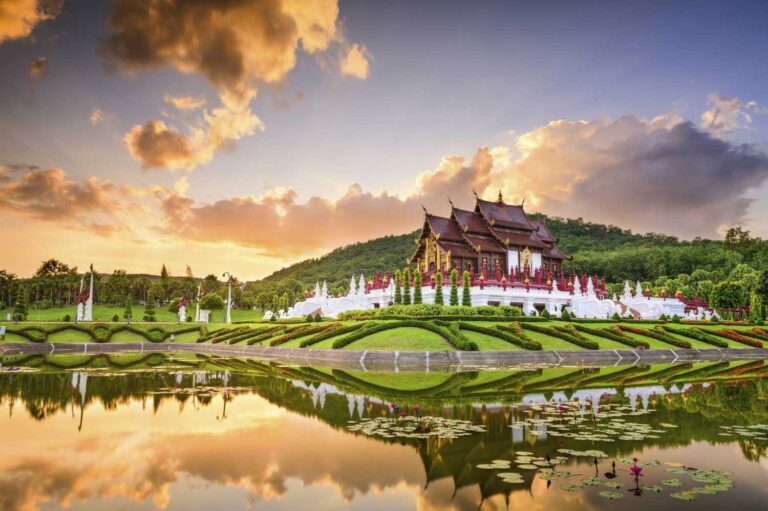 Um templo em Chiang Mai na Tailândia, conhecida como "Rosa do Norte"