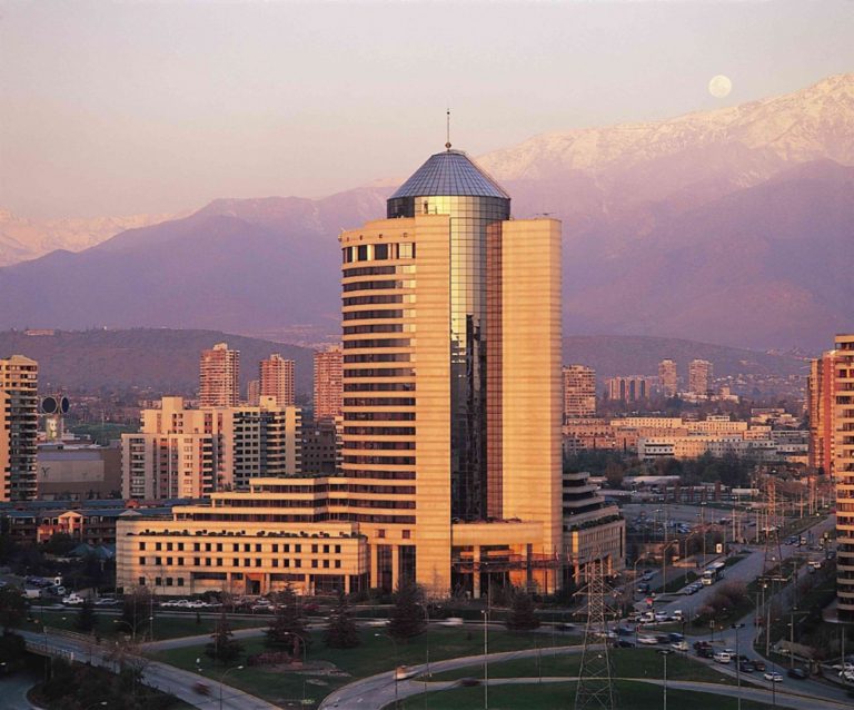 Edificio do hotel Santiago na capital do Chile agora sob gerência do Mandarin Oriental