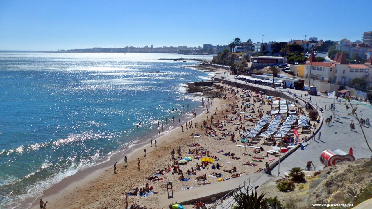 Vista aérea da Praia da Poça no concelho de Cascais em Portugal