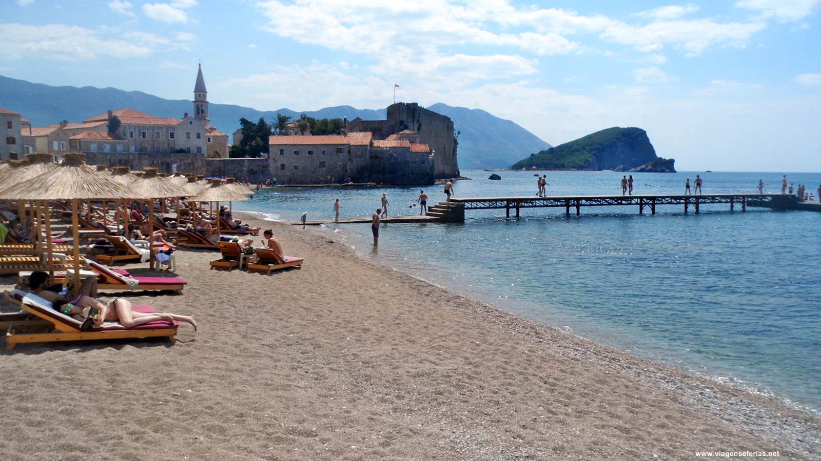 Praia Ricardova glava no centro de Budva no Montenegro