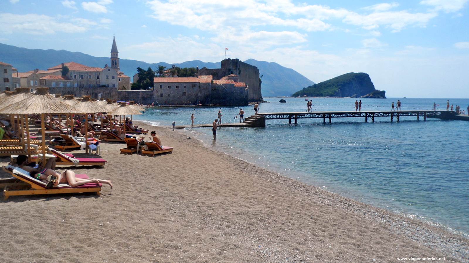 Praia Ricardova glava no centro de Budva no Montenegro