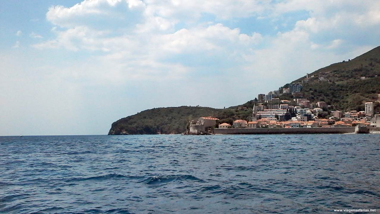 Cidadela de Budva em Montenegro vista do mar