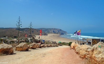 Chegada à praia do Amado no concelho de Aljezur no Algarve (Portugal)