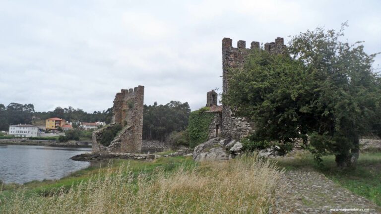 Conjunto histórico das Torres de Oeste e Capela de Santiago na Galiza