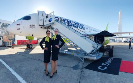 Bombardier CS300 da airBaltic que vai voar entre Riga e Abu Dhabi