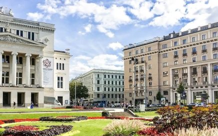 Grand Hotel Kempinski Riga e o Edificio da Ópera na capital da Letónia