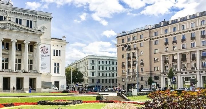 Grand Hotel Kempinski Riga e o Edificio da Ópera na capital da Letónia