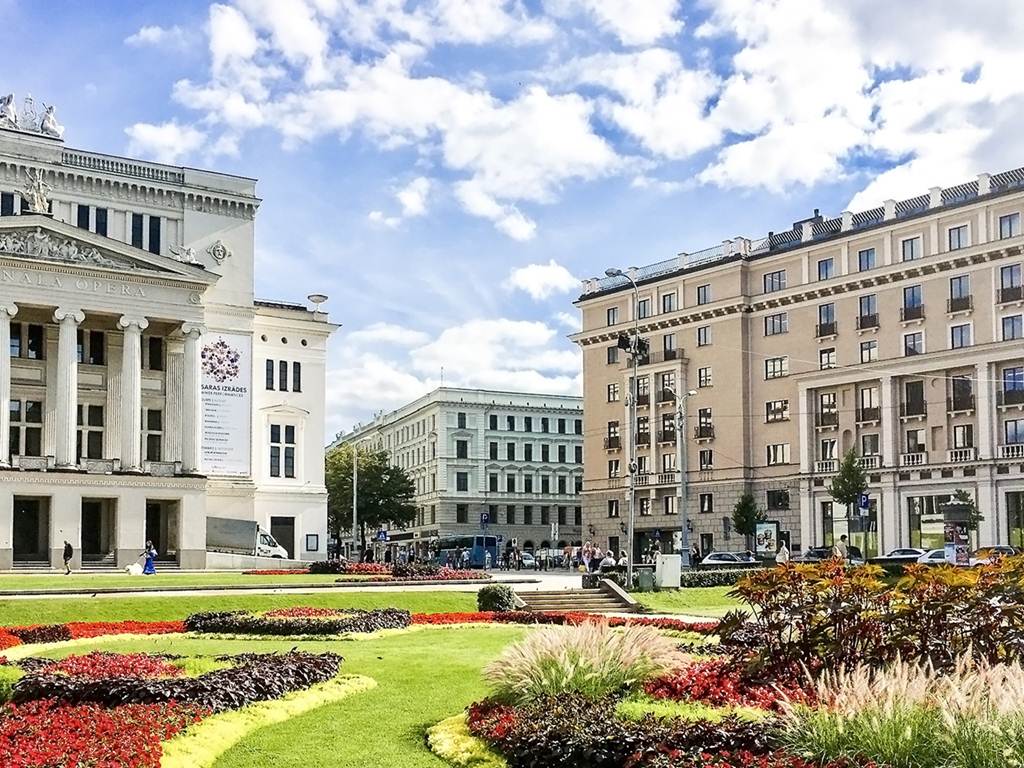  Grand Hotel Kempinski Riga e o Edificio da Ópera na capital da Letónia