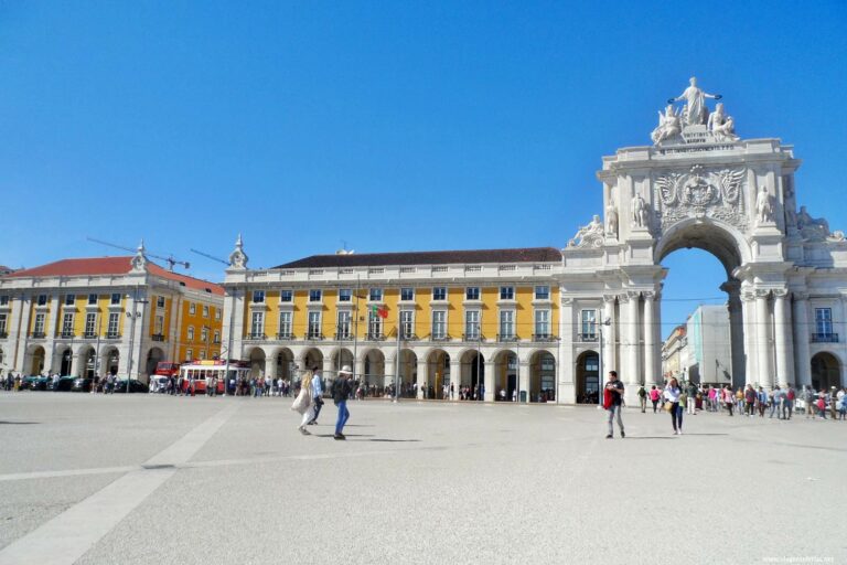 Lisboa (Terreiro do Paço) continua nos planos da low cost Transavia para Verão 2018