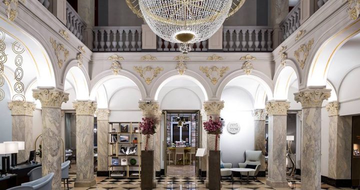 Lobby do hotel Ritz-Carlton de La Paix em Genebra na Suíça