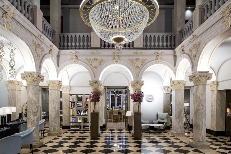 Lobby do hotel Ritz-Carlton de La Paix em Genebra na Suíça