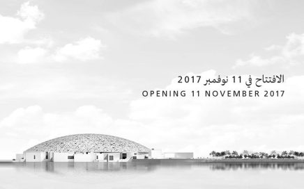 Anúncio da inauguração do Museu Louvre Abu Dhabi