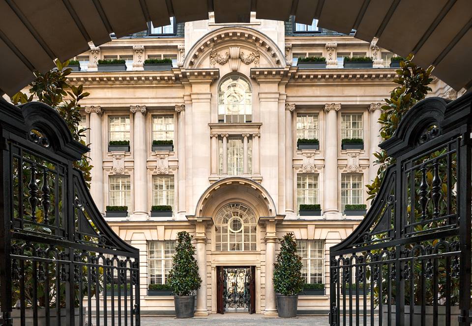 Entrada exterior do hotel Rosewood London