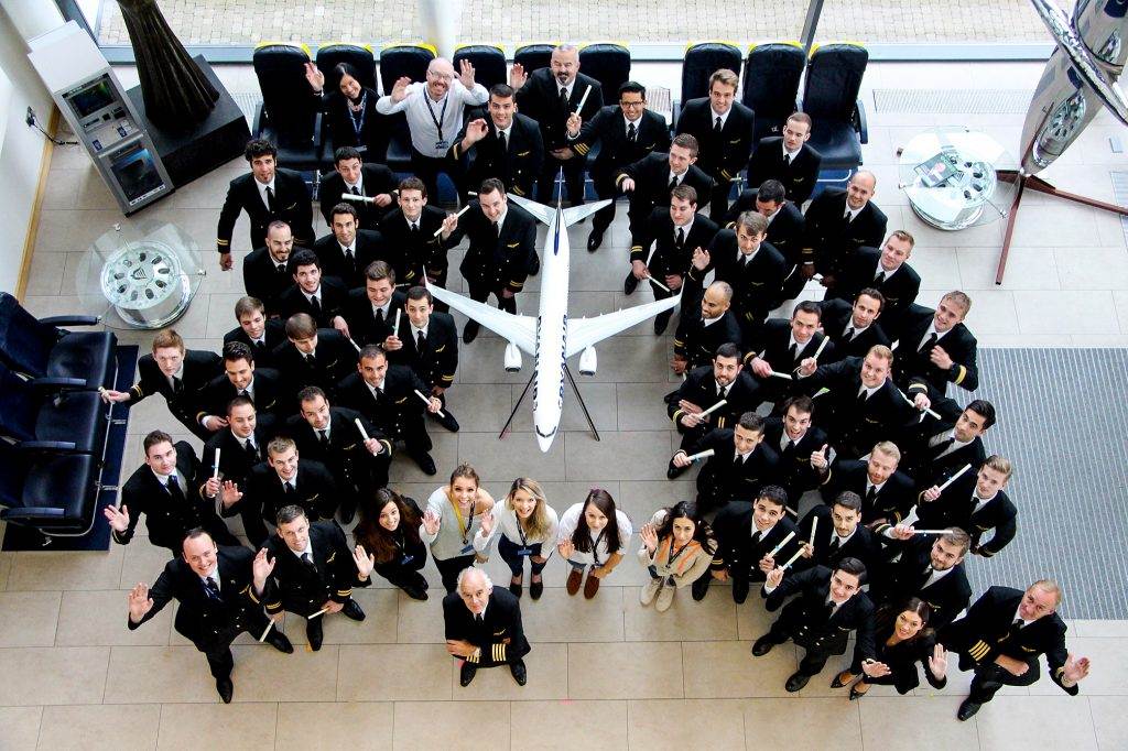Os 45 novos pilotos que se juntaram à Ryanair em Outubro de 2017